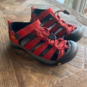 KEEN Kids Newport H2 Red sz 5